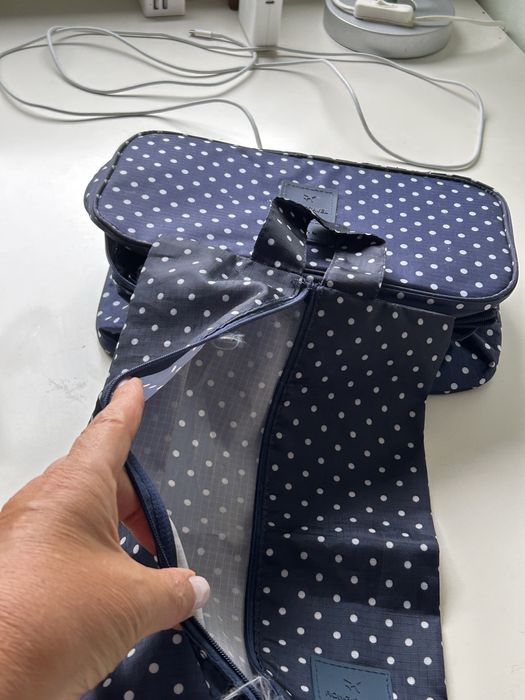 Necessaire + saco de sapatos.