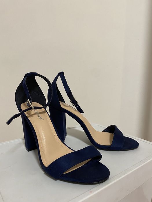 Granatowe zamszowe obcasy szpilki buty na obcasie na słupku z paskiem