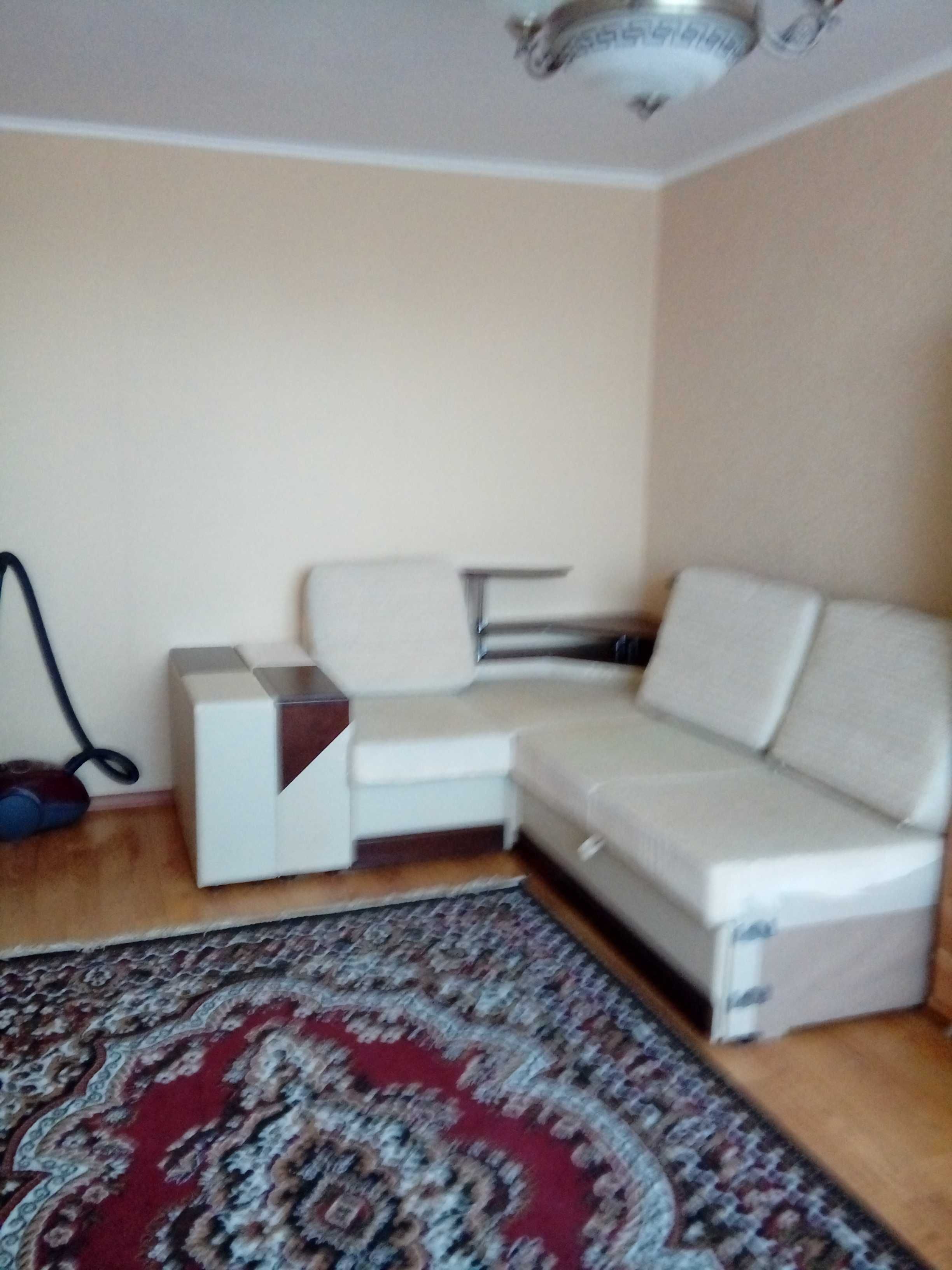 Продам 1 комнатную квартиру в центре Чугуева