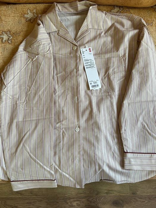 Нова піжама Uniqlo, розмір xs, бежева у червону смужку