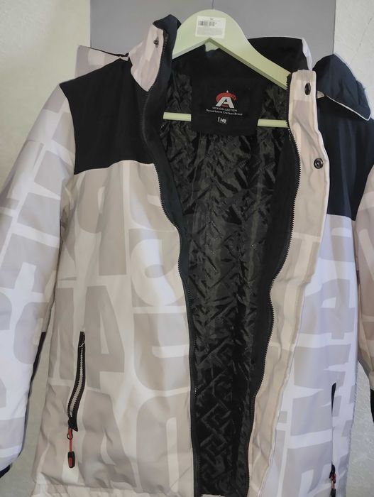 Куртка на хлопчика 140р