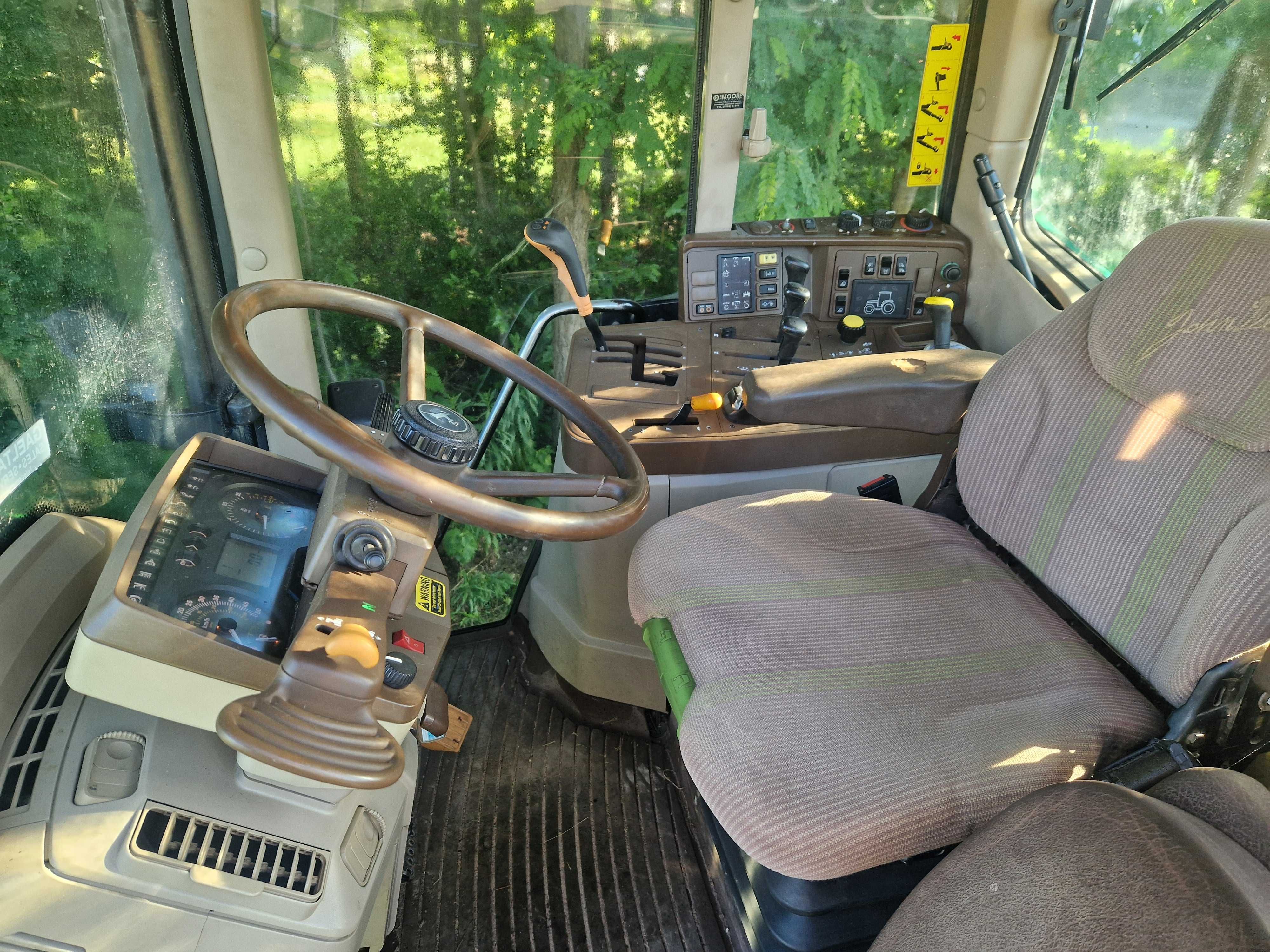 Ciągnik John Deere 6820