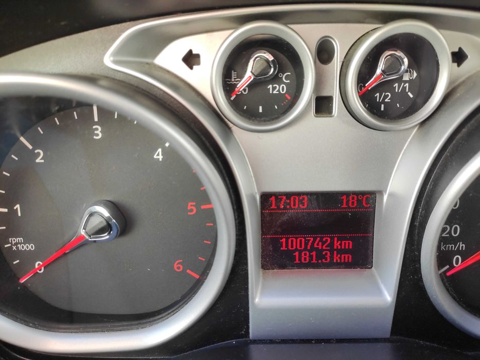 автомобіль Ford kuga 1