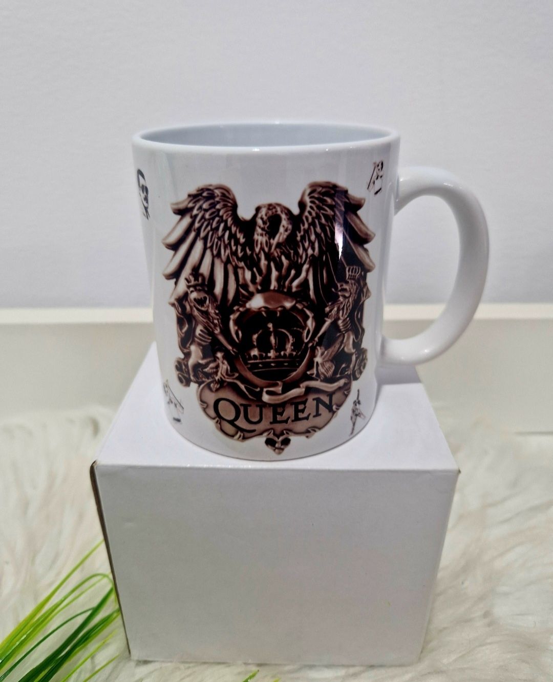Caneca Queen nova
