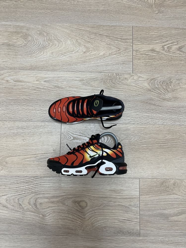 nike tn orange tiger