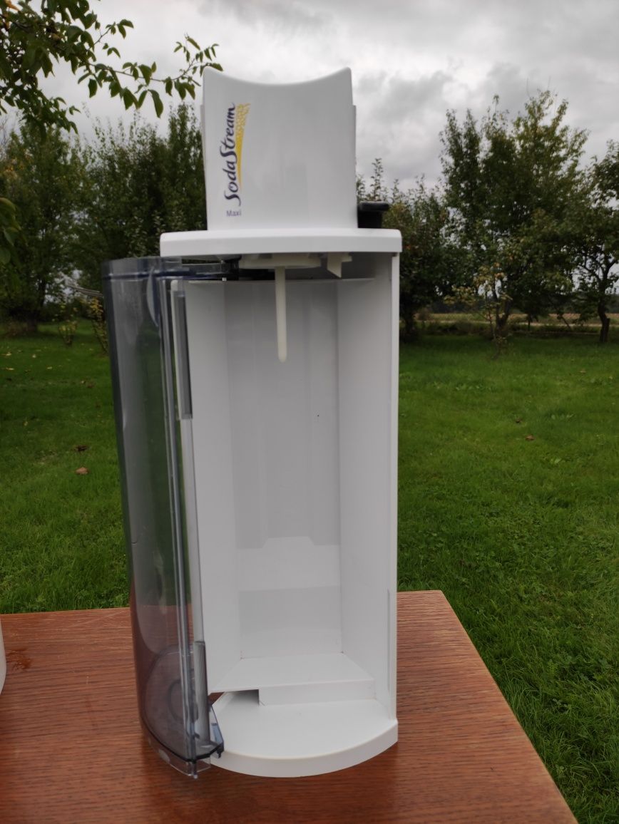 Saturator / saturatory urządzenie do stosowania / gazowania wody