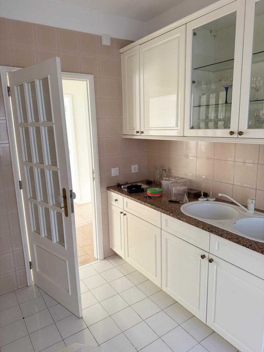 Vendo móveis de cozinha em bom estado, eletrodomésticos não incluídos.