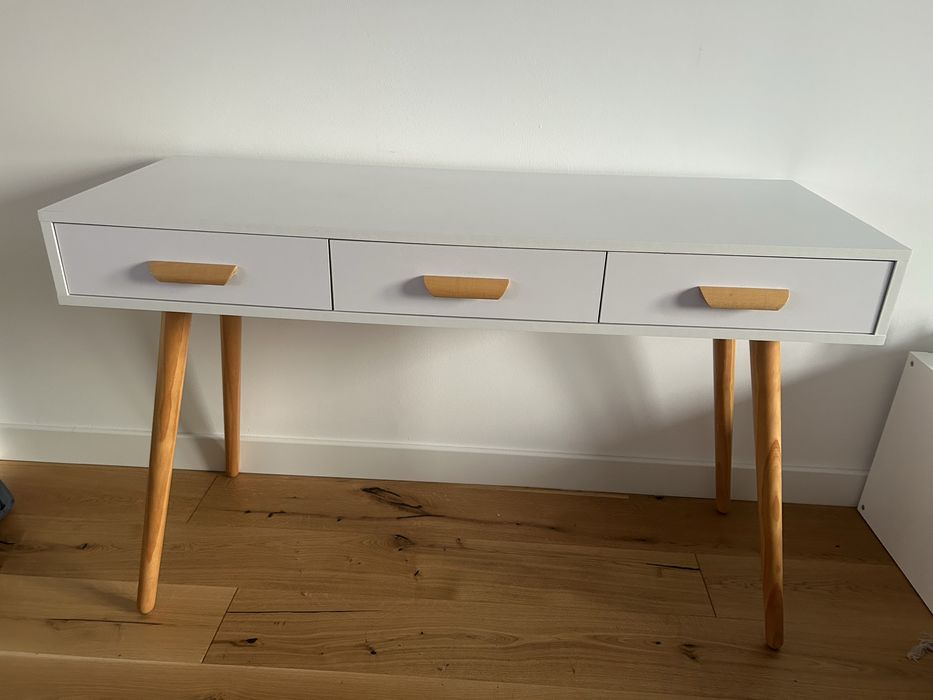 Biurko toaletka biała