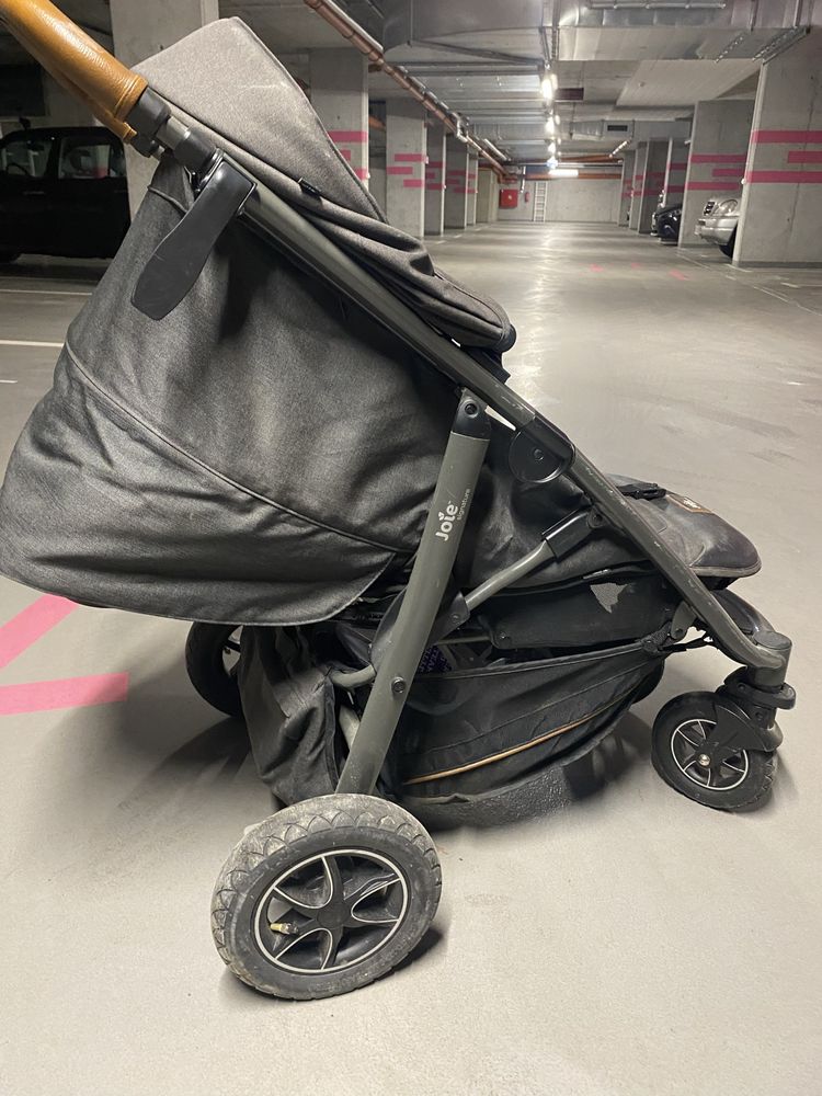 Wózek dzieciecy firmy Jolie