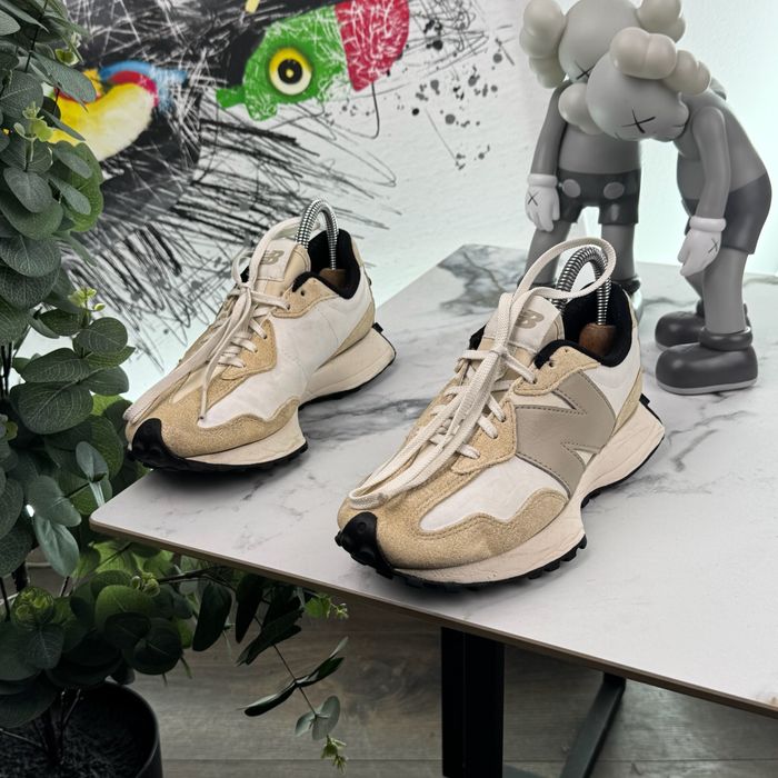 Кросівки New Balance 327 37.5 розмір E604