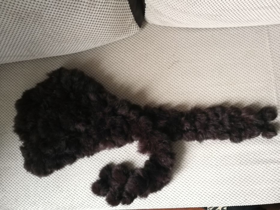 Damska czapka z szalem wykonana z futerka królika