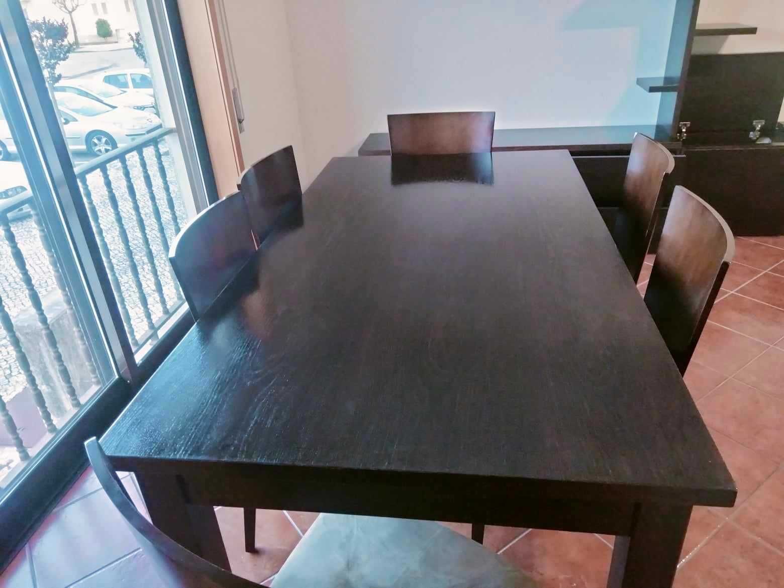 Mesa com cadeiras