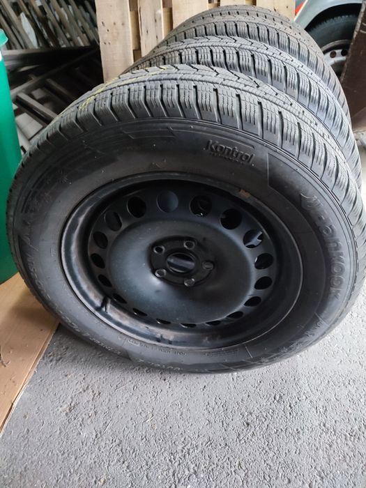 Opony zimowe 215/65R17  na felgach stalowych