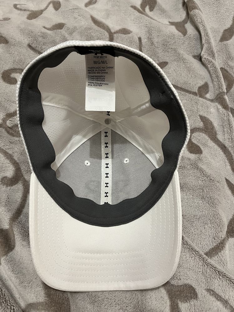 Бейсболка under armour