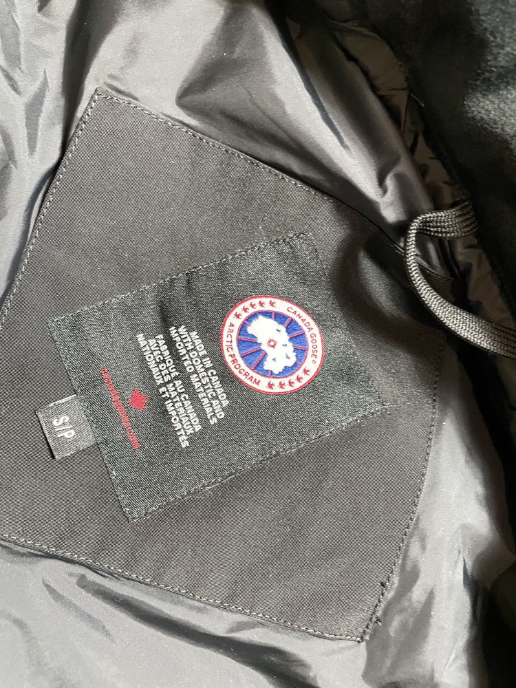 Дутая Пуховая Жилетка Canada Goose Оригинал Идеал Размер S-M