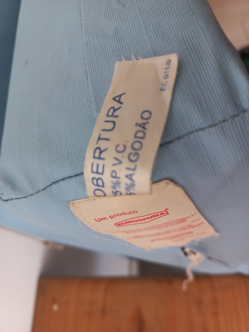 Cama de bebe em ferro