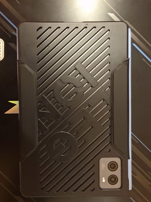 Продам ігровий планшет Lenovo legion 12/256 (2023)