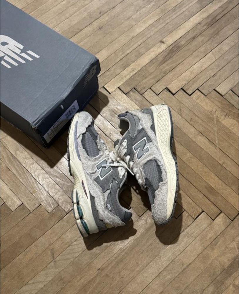 New balance 2002r