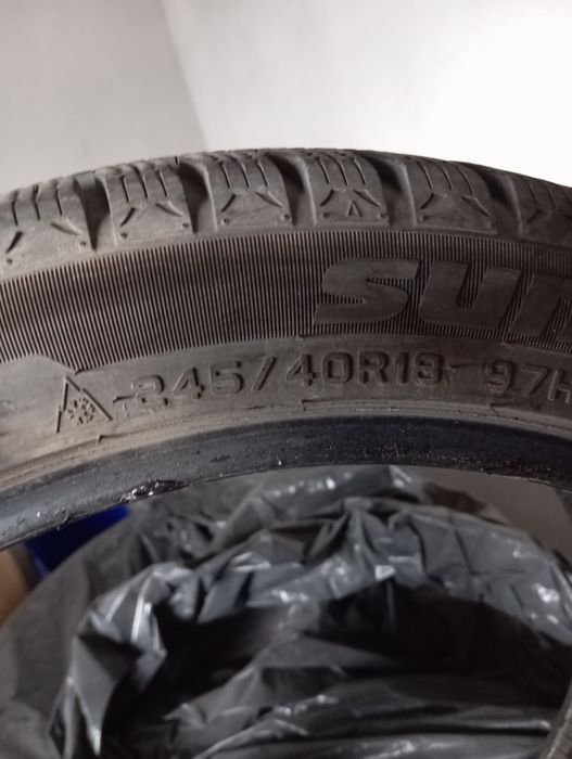 Opony zimowe 245/40r18