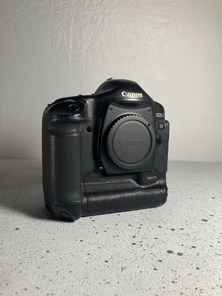 Canon 1D mark II N - топова репортажна камера