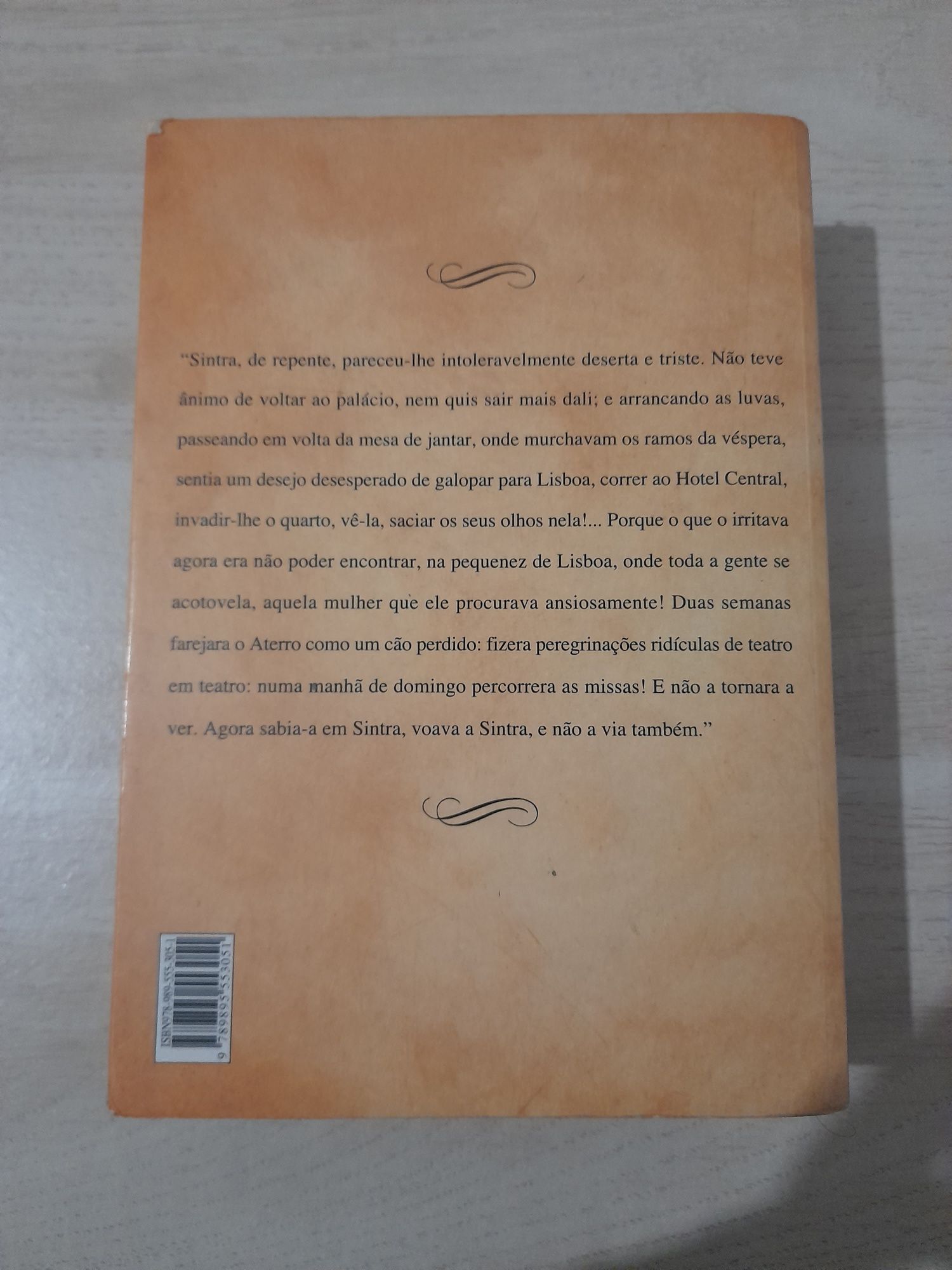 Livro "Os Maias" de