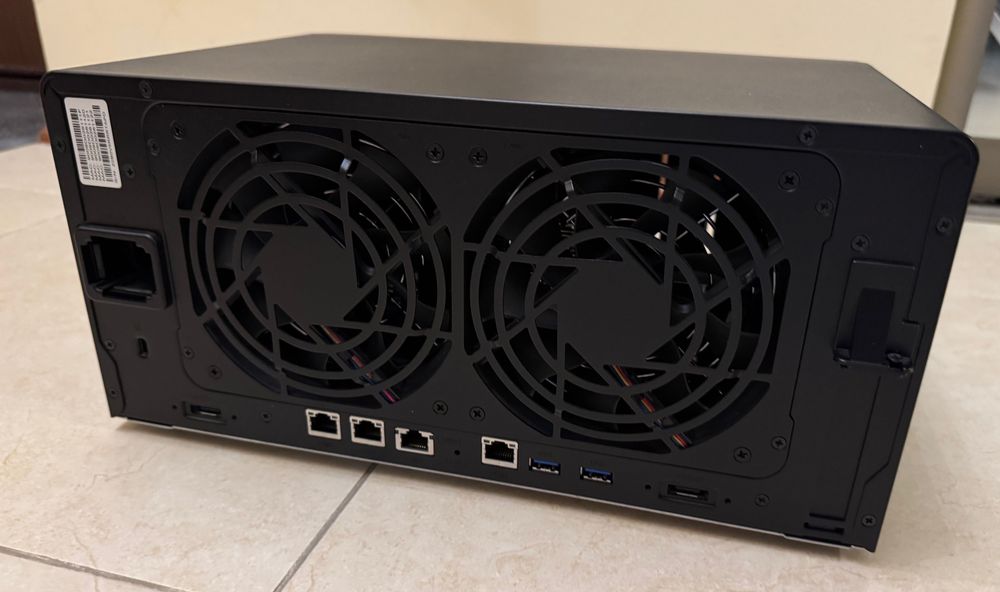 Мережеве сховище Synology DiskStation DS1823xs+