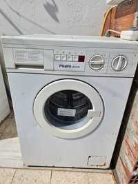 Máquina lavar roupas Friave 5KG a trabalhar