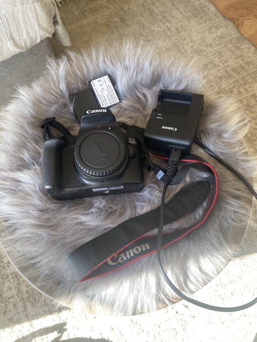 Canon 4000D Com duas baterias incluidas e caixa de envio