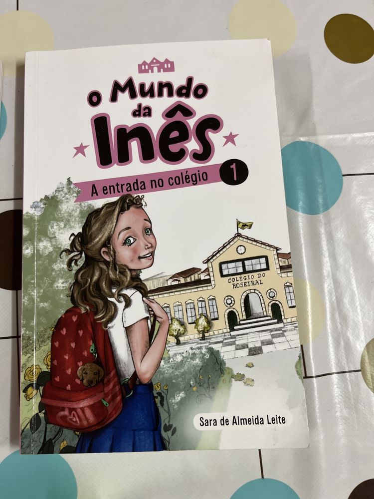 Livros coleção O mundo da Inês