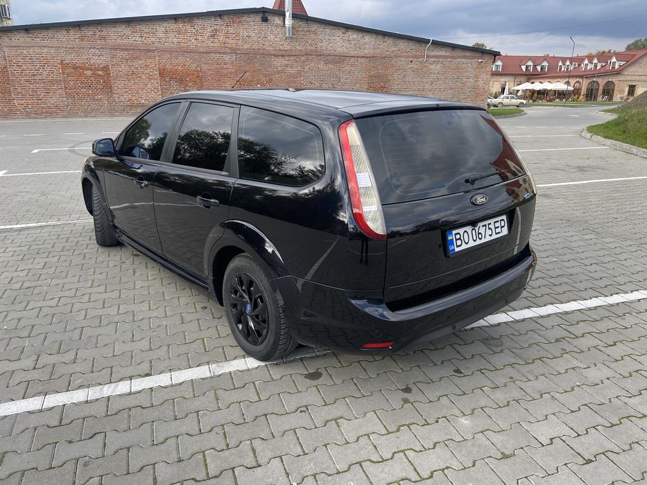 Форд фокус 2 в хорошому стані