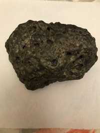 Meteoryt żelazno kamienny .