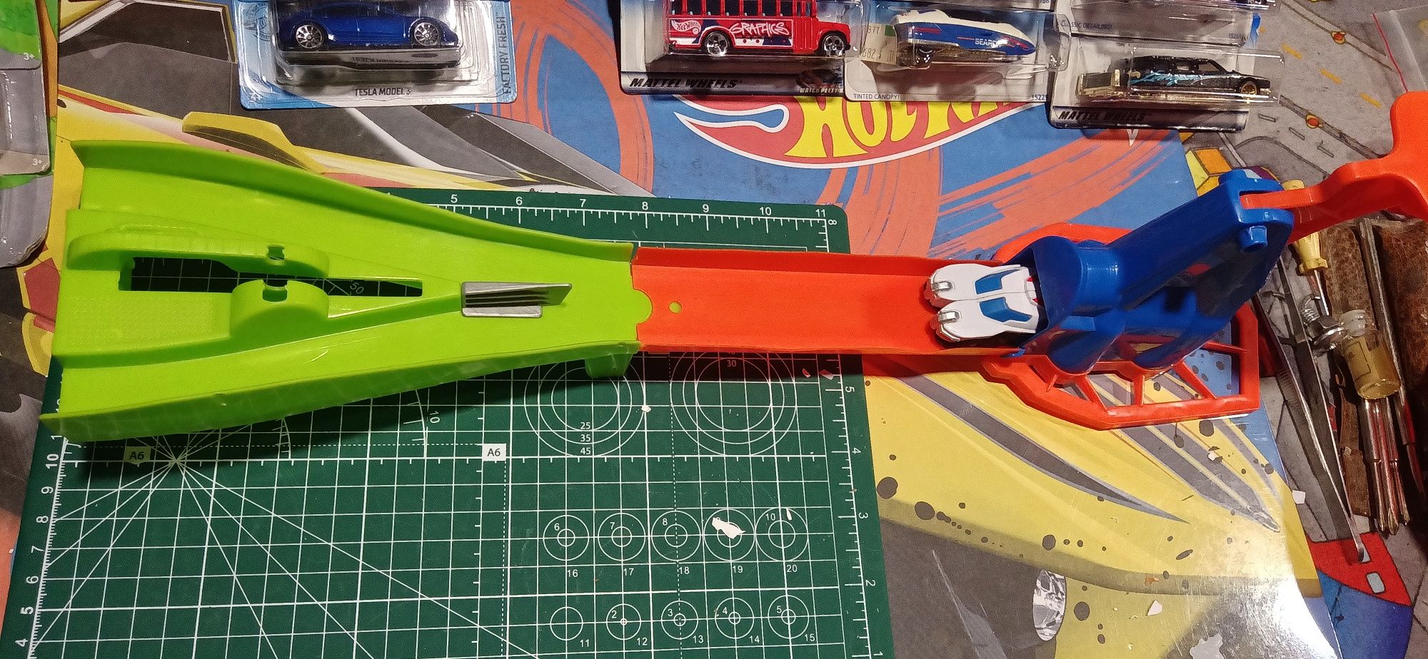 Hot wheels набор мини трасса Хот Вилс пилы, лезвия.машинка,пускатель,
