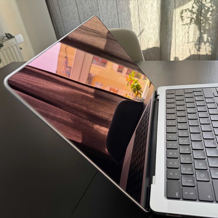 MacBook Pro 14, procesor M1 Pro 10 rdzeni, srebrny, 32GB, 1TB