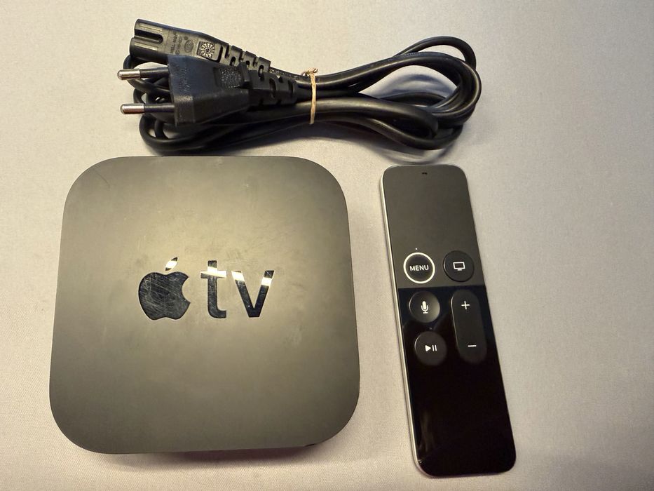 Apple TV 4K (gen 1) 32Gb a1842 + Apple Siri Remote a1962