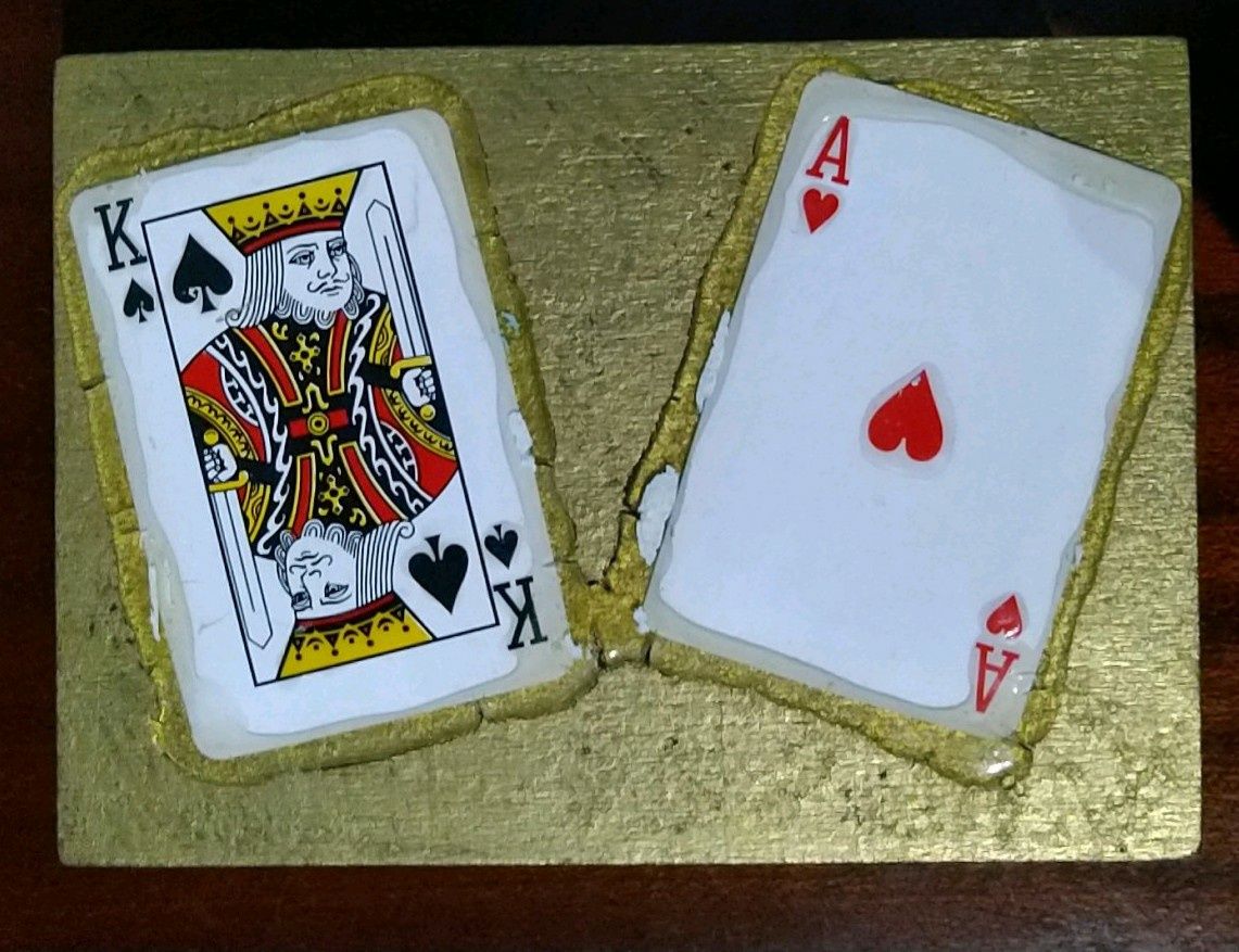 Baralho de cartas com caixa em madeira