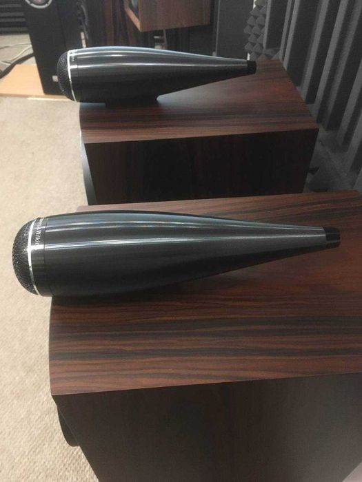 Акустичні системи Bowers & Wilkins 705 S3 зі стендами B&W FS-700 S3