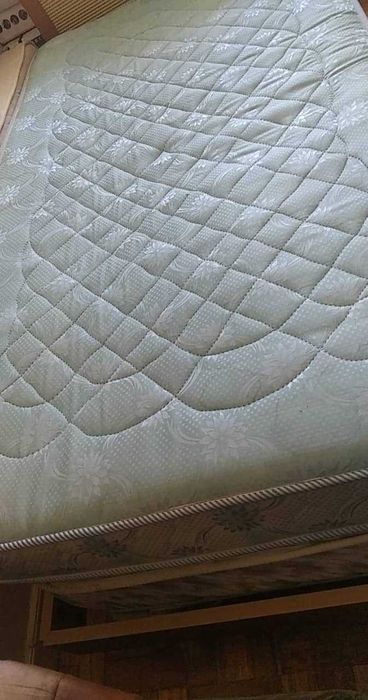 Colchão de Mola Solteiro 1,83 x 1,00 muito Bom Estado agora SÓ 35,99€.