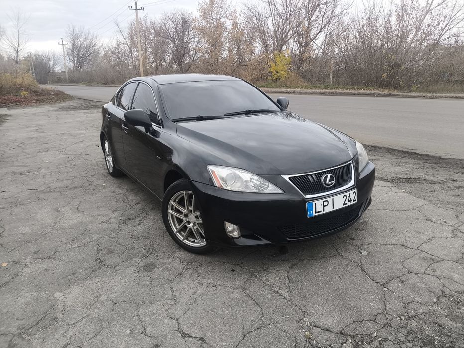 Продам lexus is 220d