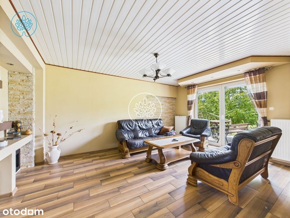 Funkcjonalny dom z własnym stawem, top