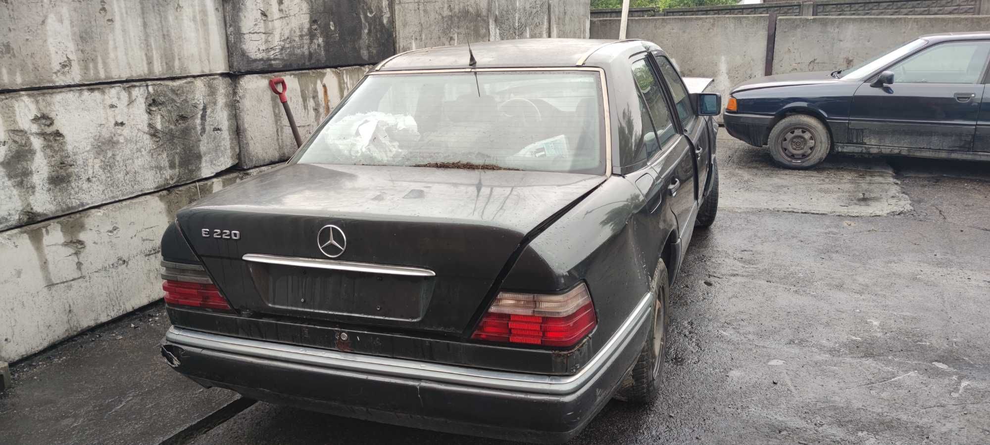 Mercedes E220 E-Klasa W124 93r Sedan Wszystkie Części Maska Klapa