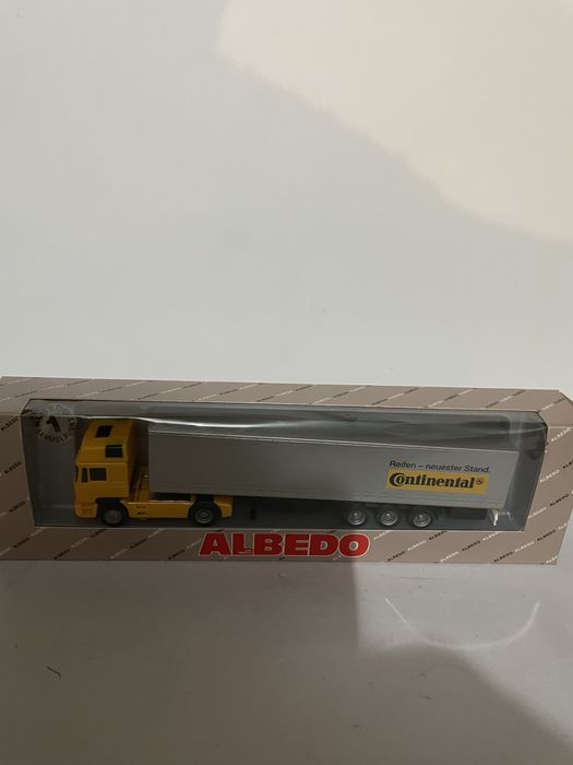 Camião miniatura MAN escala H0 novo