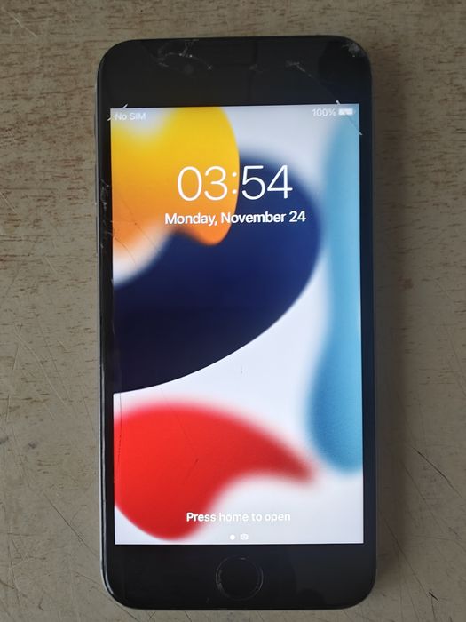 Sprzedam legendarny już smartfon Apple iPhone 6s.Stan dobry.Czytaj opi