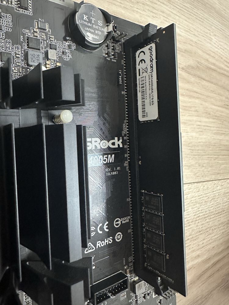 Материнська плата ASrock J4005m ddr4, материнка
