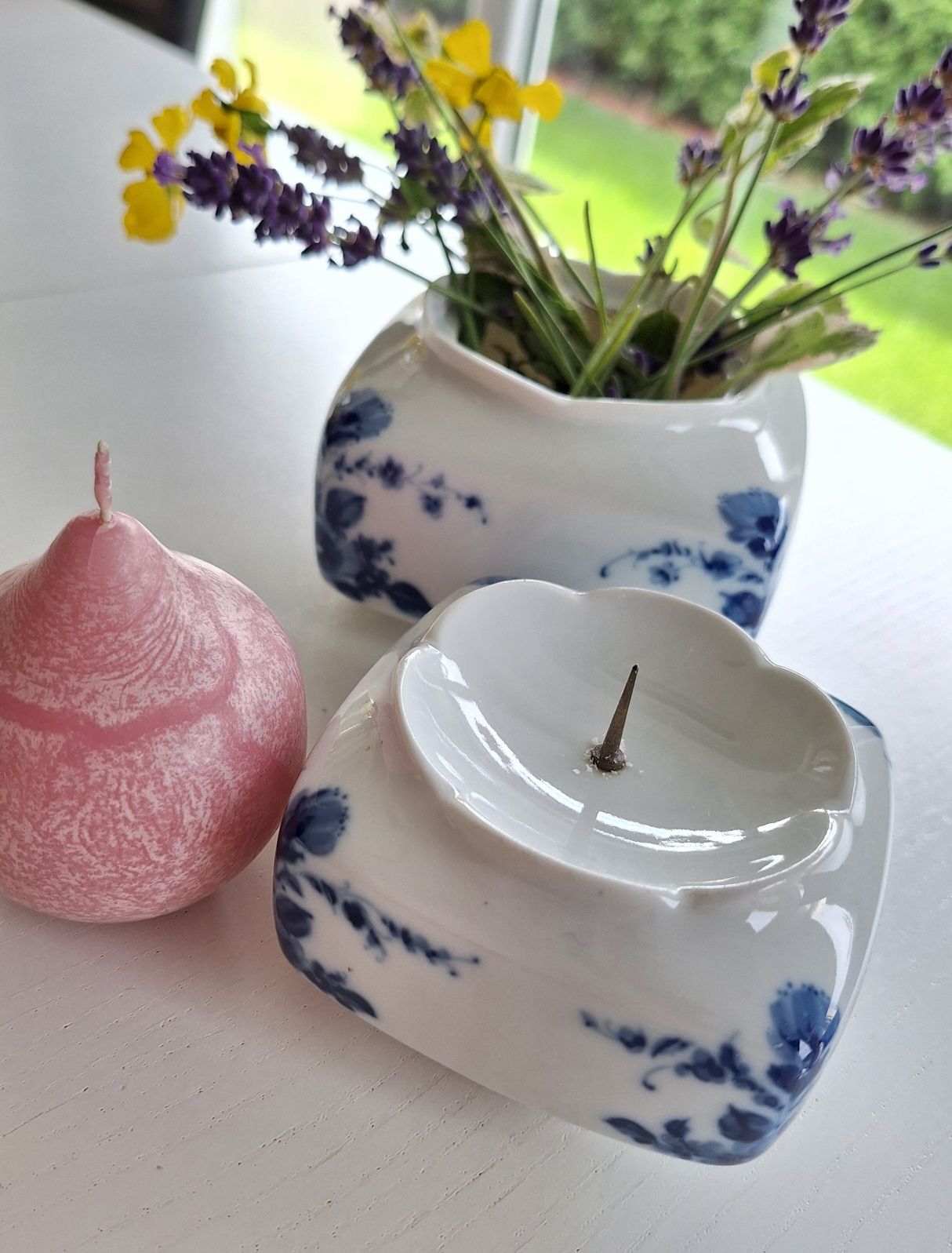 Świecznik lub wazonik szeroki  Echt Kobalt biała porcelana zdobiona ko