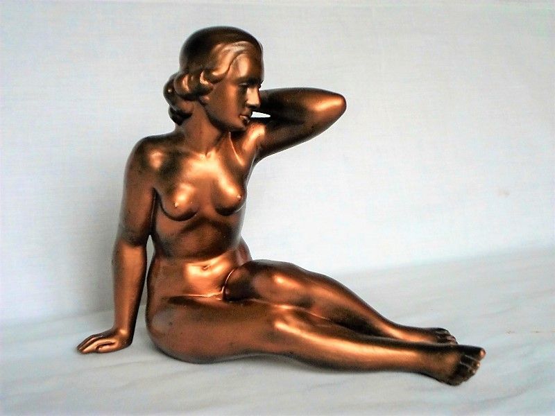 Скульптура" Обнаженная женщина"
