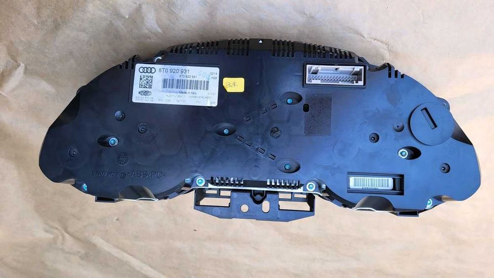 AUDI A4 B8 , A5 8T licznik - benzyna .