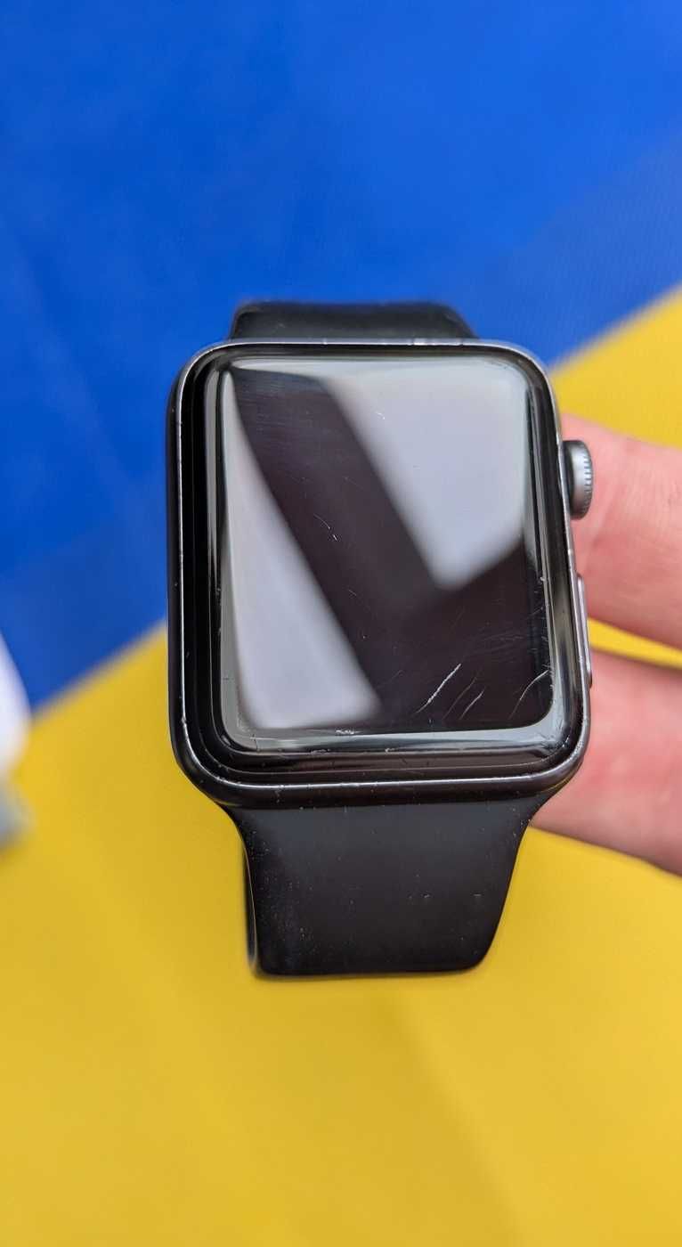 Доступні все працює Apple Watch series 2 42 mm  акб 84%