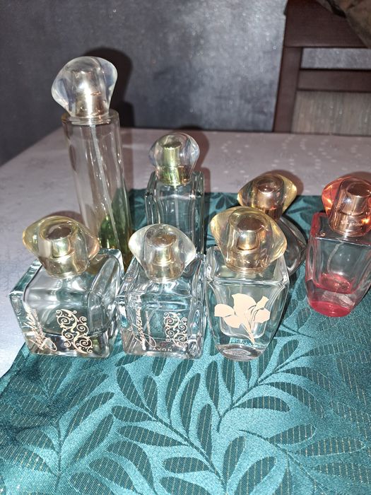 Kolekcja flakoników po perfumach