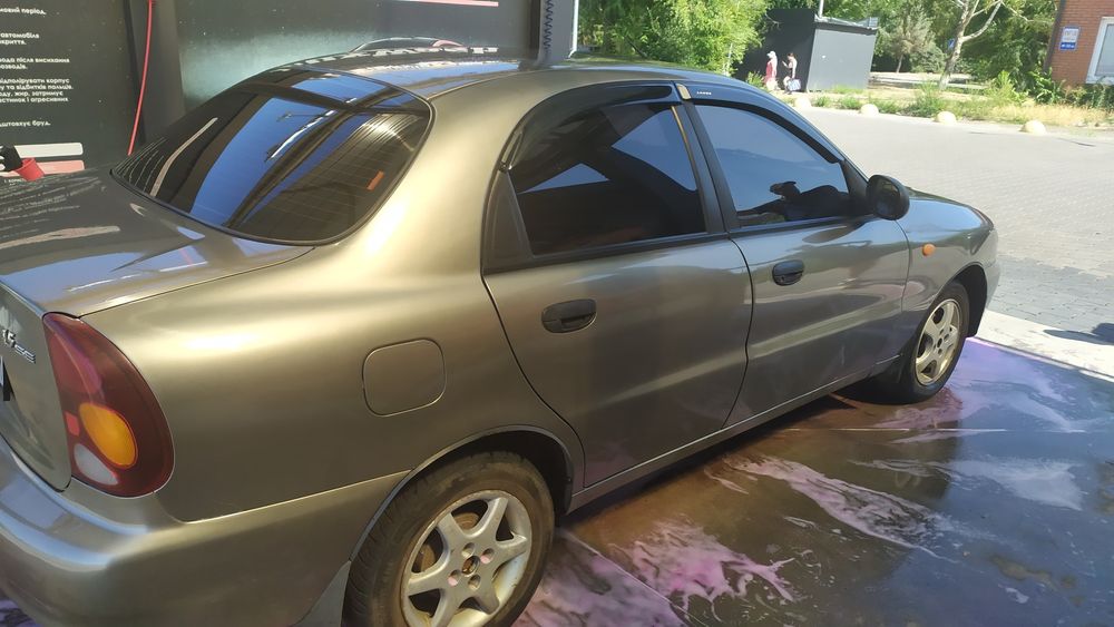 Продам ЗАЗ Ланос SE 2011 года максимальная комплектация газ/бензин