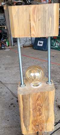 Lampa stojąca z drewna rozbiorkowego
